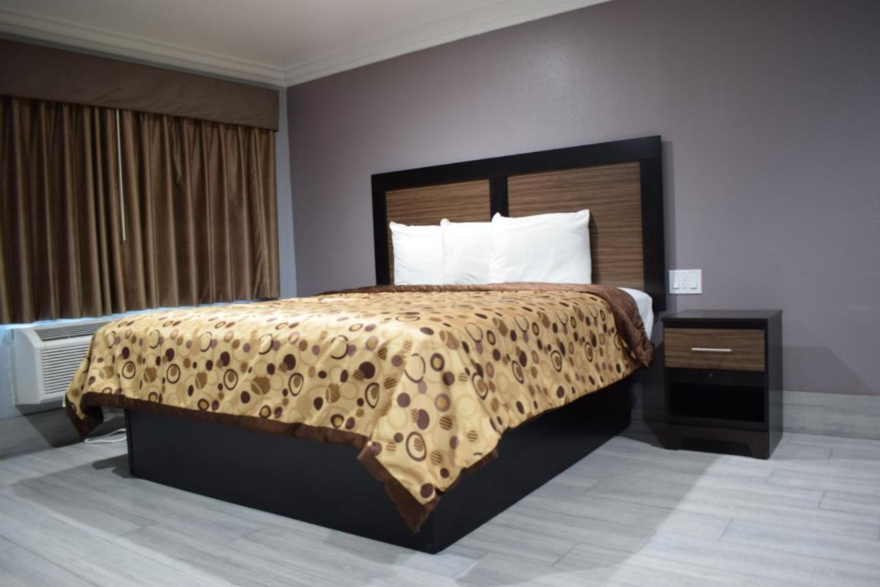 Willow Tree Inn & Suites — Photos 1